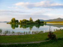 Im Winter steht der See leer und Du kannst den Grund durchlaufen. Dabei entdeckst Du Reste der römischen Militärstraße Via Claudia Augusta, die durch den jetzigen Grund vom Forggensee führte.  • © alpintreff.de - Christian Schön